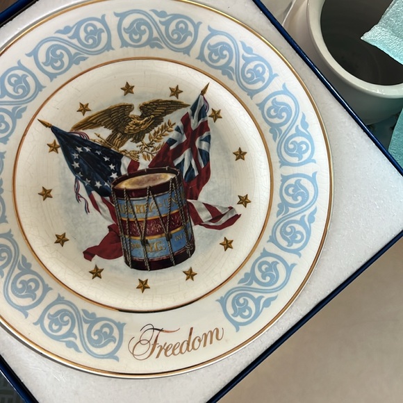 Avon Freedom Plate - Picture 3 of 3